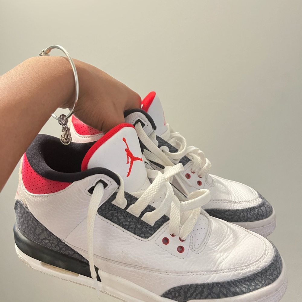 Nike White and Red Sneakers with Black Accents